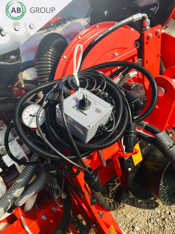 Ozdoken VPKT-DG8 eight-row pneumatic precision seeder with depth fertilization - Máy gieo hạt chính xác: hình 2 Ozdoken VPKT-DG8 eight-row pneumatic precision seeder with depth fertilization - Máy gieo hạt chính xác: hình 2