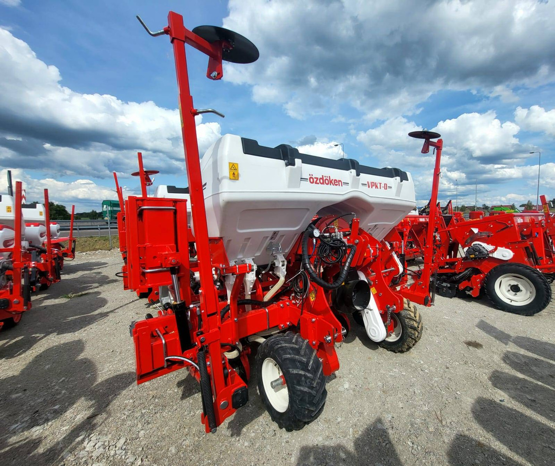 Ozdoken six-row pneumatic precision seeder, VPKT-DG6, PVC fertiliser tank - on stock - Máy gieo hạt chính xác: hình 1 Ozdoken six-row pneumatic precision seeder, VPKT-DG6, PVC fertiliser tank - on stock - Máy gieo hạt chính xác: hình 1