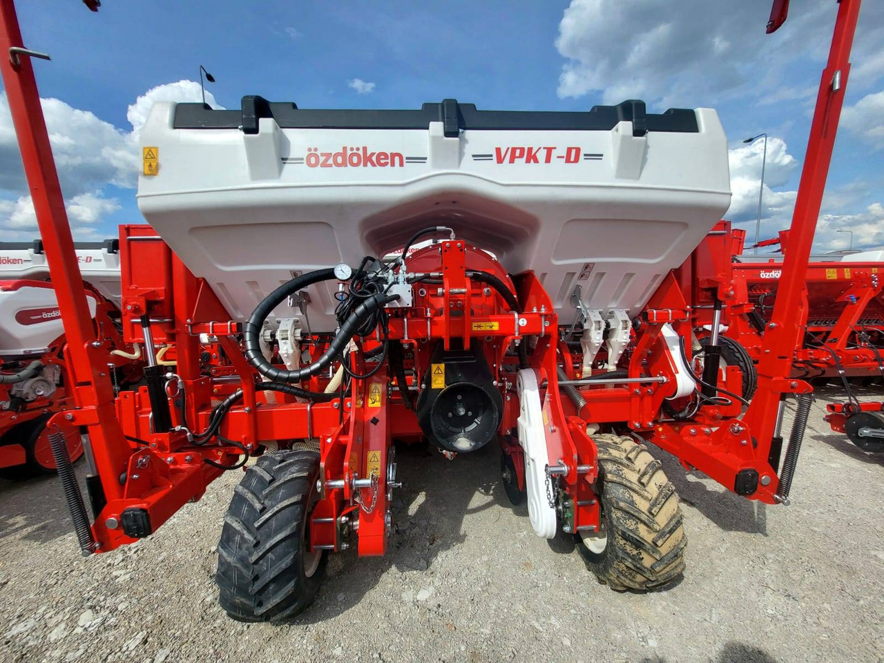 Ozdoken six-row pneumatic precision seeder, VPKT-DG6, PVC fertiliser tank - on stock - Máy gieo hạt chính xác: hình 2 Ozdoken six-row pneumatic precision seeder, VPKT-DG6, PVC fertiliser tank - on stock - Máy gieo hạt chính xác: hình 2