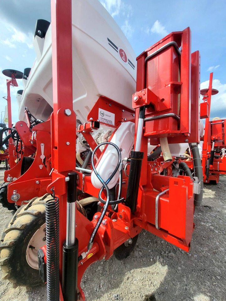 Ozdoken six-row pneumatic precision seeder, VPKT-DG6, PVC fertiliser tank - on stock - Máy gieo hạt chính xác: hình 4 Ozdoken six-row pneumatic precision seeder, VPKT-DG6, PVC fertiliser tank - on stock - Máy gieo hạt chính xác: hình 4