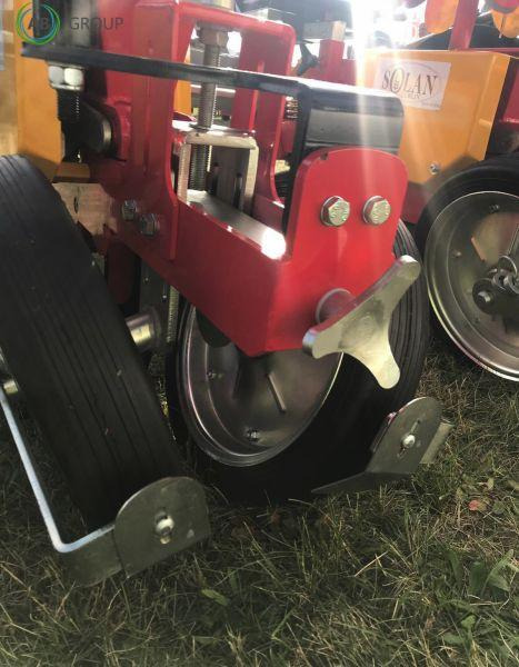 Semi-automatic carousel planter 2 rows Solan S219 K - Trang thiết bị gieo hạt: hình 4 Semi-automatic carousel planter 2 rows Solan S219 K - Trang thiết bị gieo hạt: hình 4