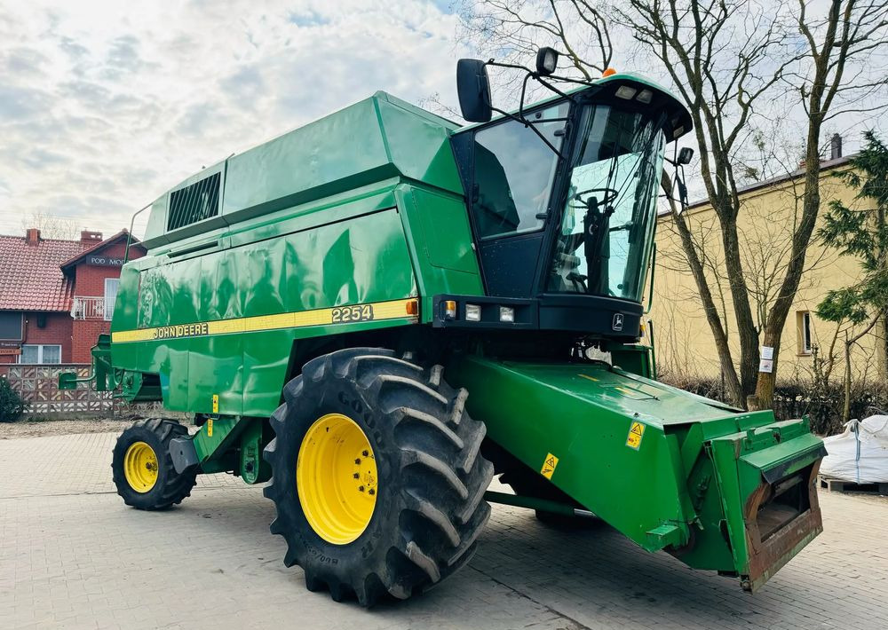 John Deere 2254 - Máy gặt đập: hình 2 John Deere 2254 - Máy gặt đập: hình 2