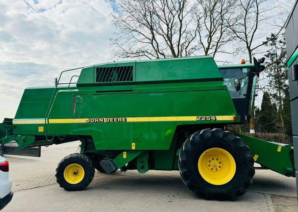 John Deere 2254 - Máy gặt đập: hình 3 John Deere 2254 - Máy gặt đập: hình 3