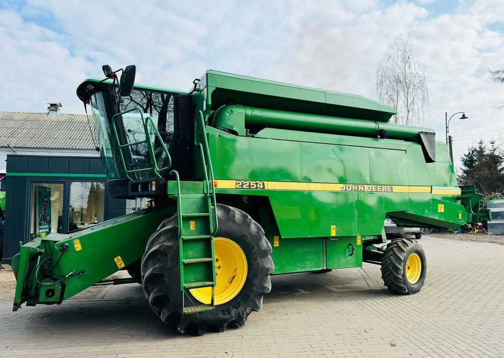 John Deere 2254 - Máy gặt đập: hình 1 John Deere 2254 - Máy gặt đập: hình 1