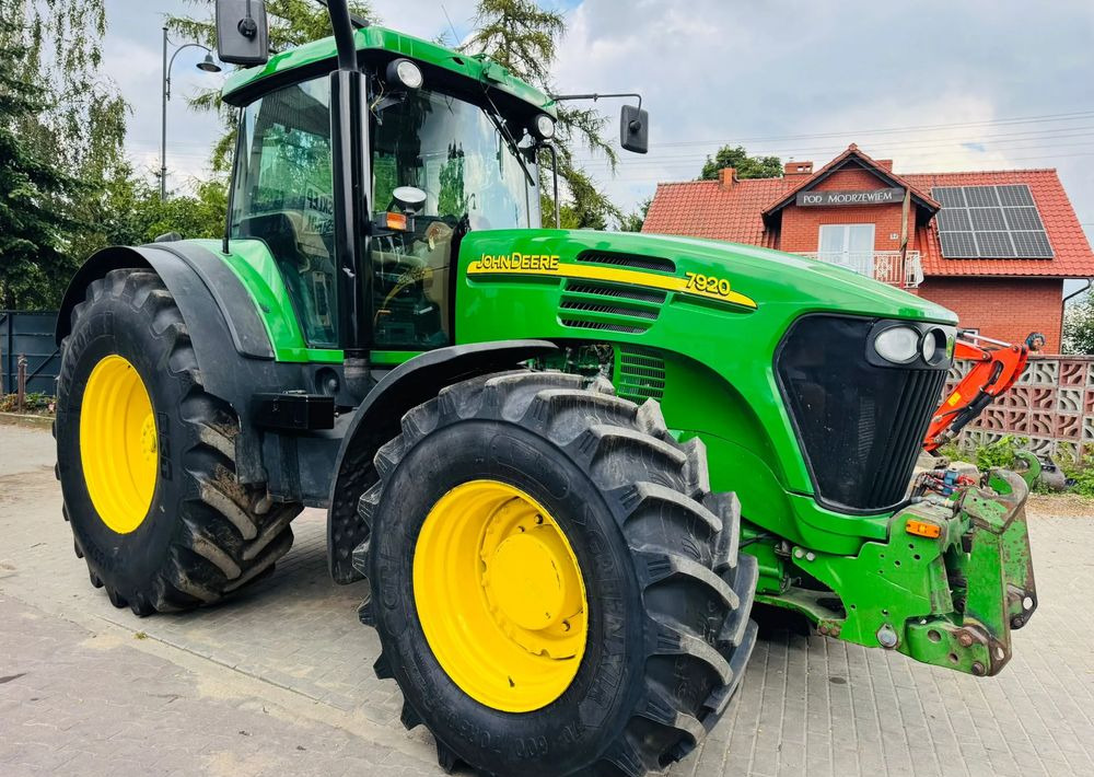 John Deere 7920 - Máy cày: hình 2 John Deere 7920 - Máy cày: hình 2