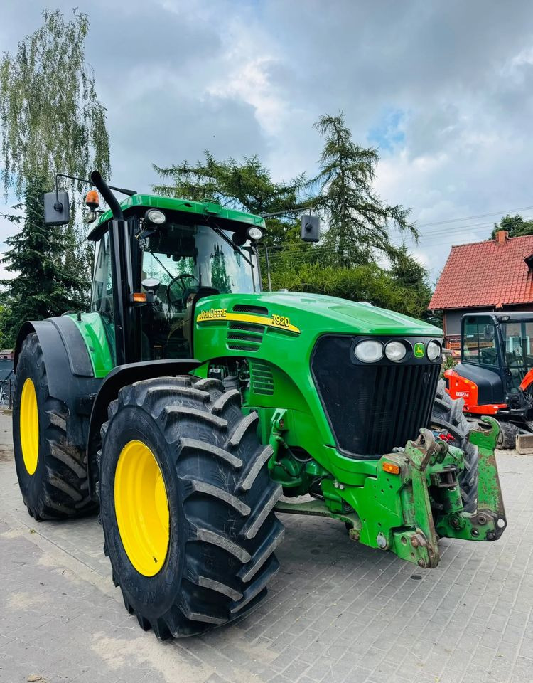 John Deere 7920 - Máy cày: hình 1 John Deere 7920 - Máy cày: hình 1
