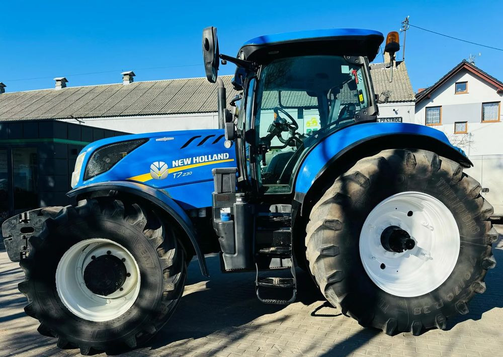 New Holland T7.230 - Máy cày: hình 1 New Holland T7.230 - Máy cày: hình 1