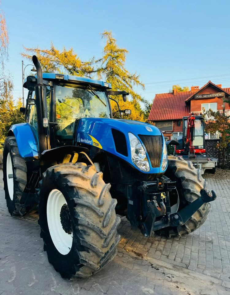 New Holland T7030 - Máy cày: hình 3 New Holland T7030 - Máy cày: hình 3