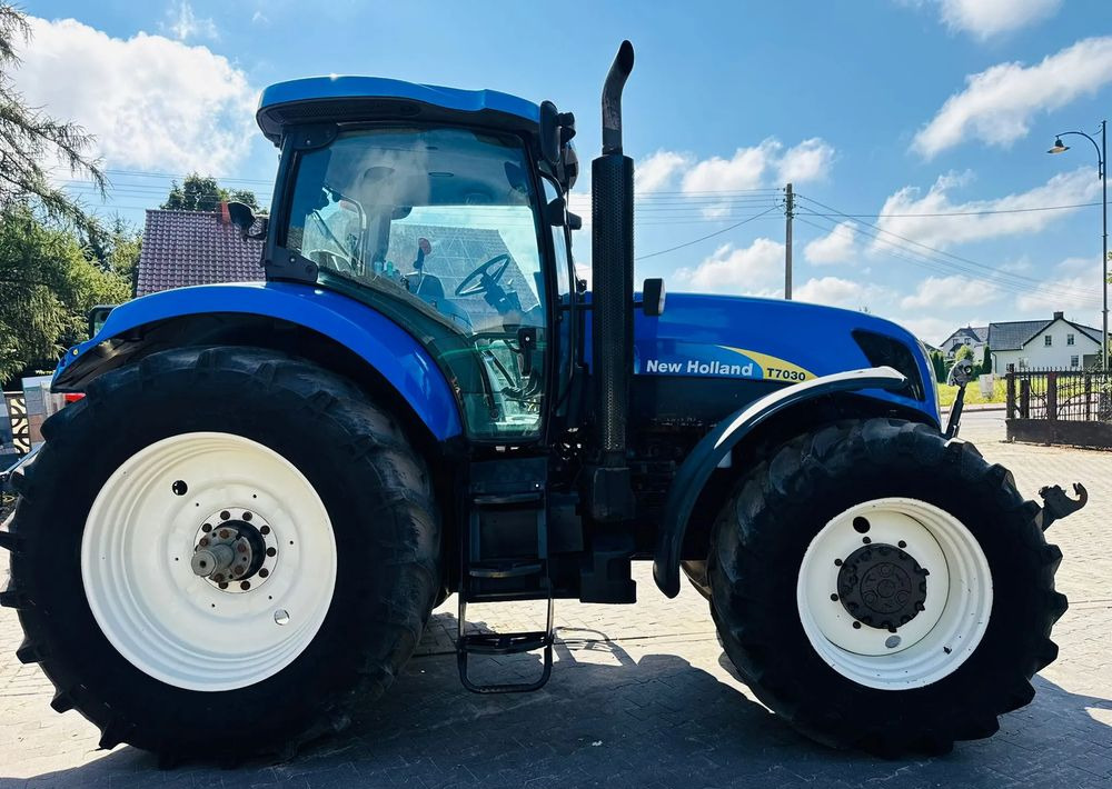 New Holland T7030 - Máy cày: hình 2 New Holland T7030 - Máy cày: hình 2