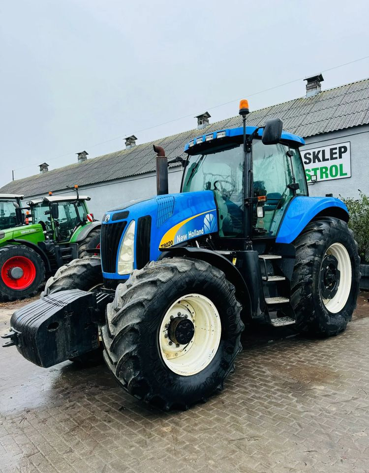 New Holland T8020 - Máy cày: hình 1 New Holland T8020 - Máy cày: hình 1