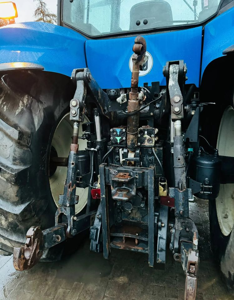 New Holland T8020 - Máy cày: hình 4 New Holland T8020 - Máy cày: hình 4