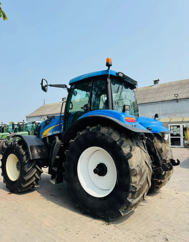 New Holland T8040 - Máy cày: hình 5 New Holland T8040 - Máy cày: hình 5