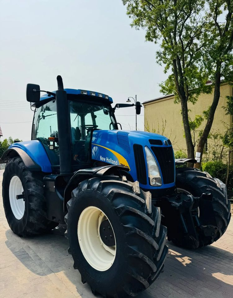 New Holland T8040 - Máy cày: hình 1 New Holland T8040 - Máy cày: hình 1