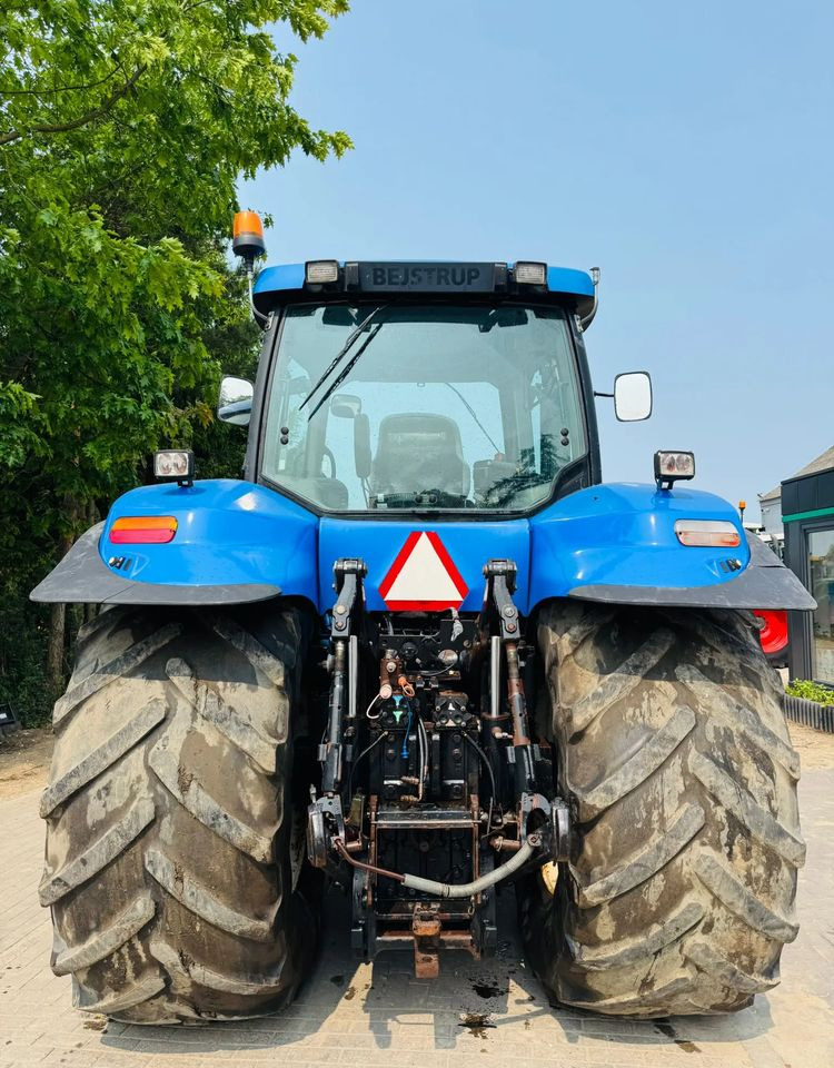 New Holland T8040 - Máy cày: hình 4 New Holland T8040 - Máy cày: hình 4