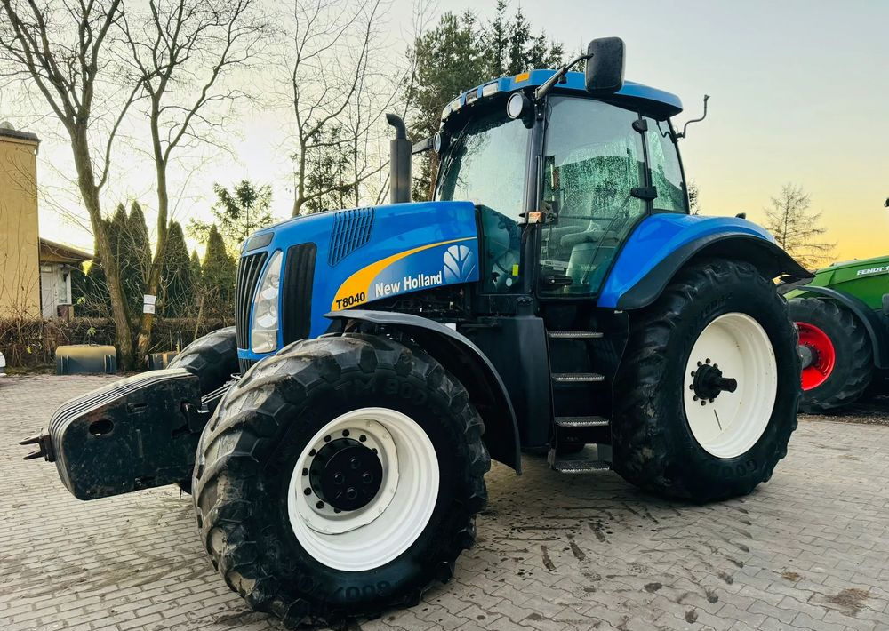 New Holland T8040 - Máy cày: hình 1 New Holland T8040 - Máy cày: hình 1