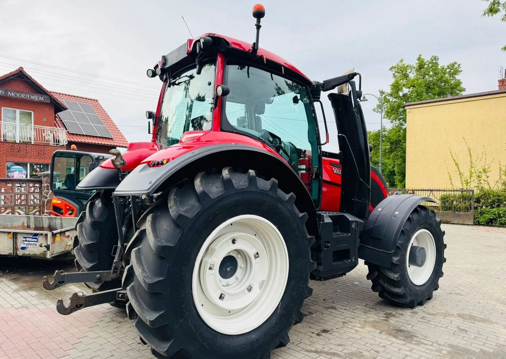 Valtra T154 - Máy cày: hình 4 Valtra T154 - Máy cày: hình 4