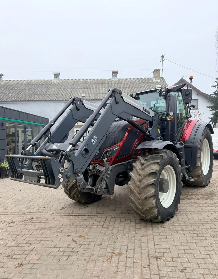 Valtra T174 - Máy cày: hình 1 Valtra T174 - Máy cày: hình 1