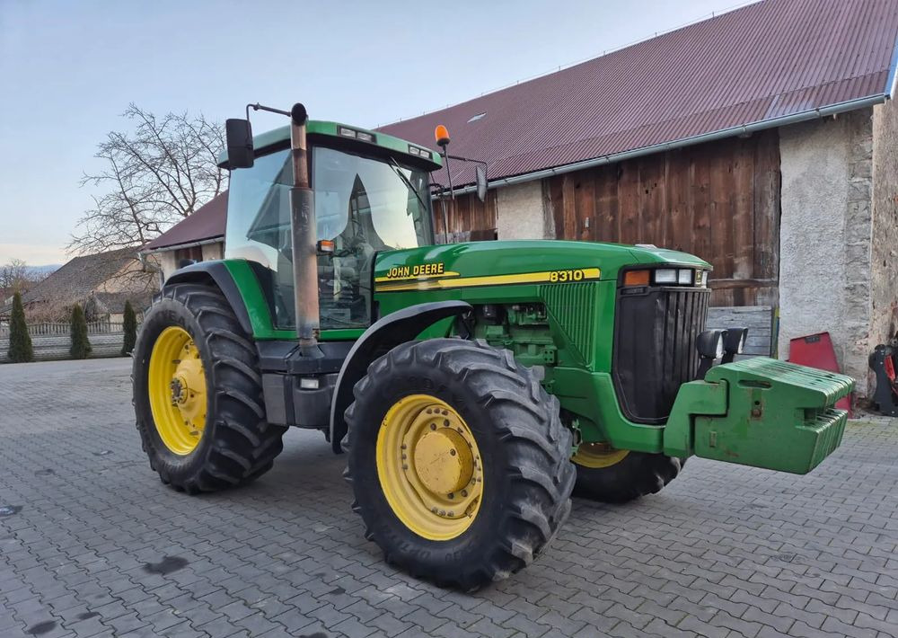 John Deere 8310 - Máy cày: hình 2 John Deere 8310 - Máy cày: hình 2