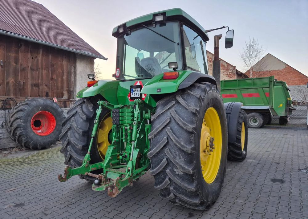 John Deere 8310 - Máy cày: hình 3 John Deere 8310 - Máy cày: hình 3