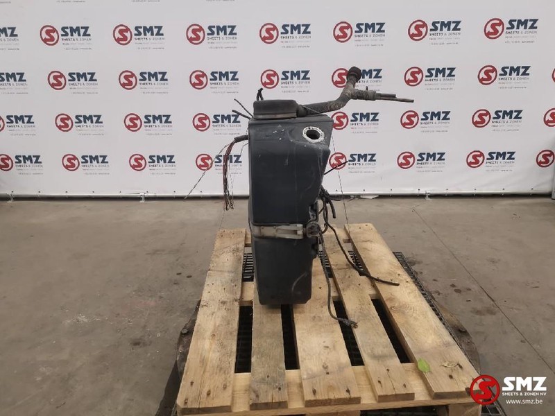 Iveco Occ AdBlue tank 62L Iveco - Bình AdBlue cho Xe tải: hình 2 Iveco Occ AdBlue tank 62L Iveco - Bình AdBlue cho Xe tải: hình 2