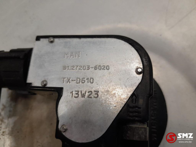MAN Occ brandstoftank 600L + brandstofniveausensor MAN - Bình nhiên liệu cho Xe tải: hình 5 MAN Occ brandstoftank 600L + brandstofniveausensor MAN - Bình nhiên liệu cho Xe tải: hình 5