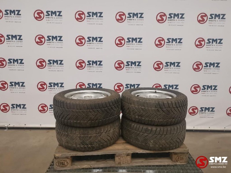Mercedes-Benz Occ Band Dunlop M+S met velg 225/55R16 95H - Lốp cho Xe tải: hình 1 Mercedes-Benz Occ Band Dunlop M+S met velg 225/55R16 95H - Lốp cho Xe tải: hình 1