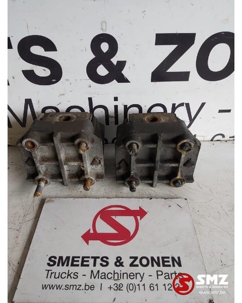 Mercedes-Benz Occ Motorsteunen Atego 1828 - Cao su chân máy cho Xe tải: hình 2 Mercedes-Benz Occ Motorsteunen Atego 1828 - Cao su chân máy cho Xe tải: hình 2