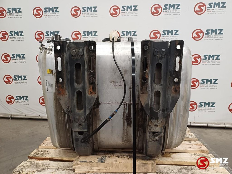 Mercedes-Benz Occ brandstoftank 300L + AdBluetank 25L Mercedes - Bình nhiên liệu cho Xe tải: hình 2 Mercedes-Benz Occ brandstoftank 300L + AdBluetank 25L Mercedes - Bình nhiên liệu cho Xe tải: hình 2
