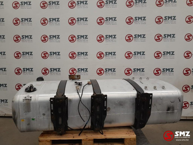 Mercedes-Benz Occ brandstoftank 660L + AdBluetank 75L met steune - Bình nhiên liệu cho Xe tải: hình 2 Mercedes-Benz Occ brandstoftank 660L + AdBluetank 75L met steune - Bình nhiên liệu cho Xe tải: hình 2