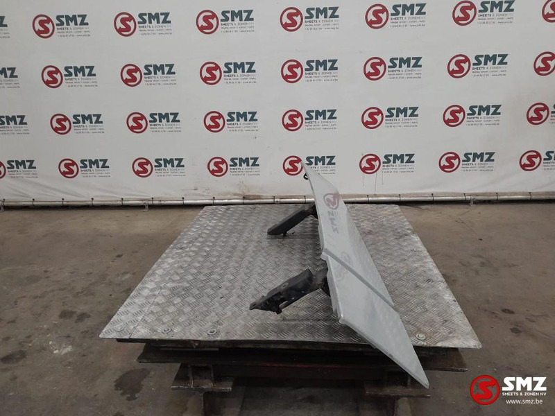 Mercedes-Benz Occ cabinespoiler links Mercedes - Khí động học/ Spoiler cho Xe tải: hình 4 Mercedes-Benz Occ cabinespoiler links Mercedes - Khí động học/ Spoiler cho Xe tải: hình 4