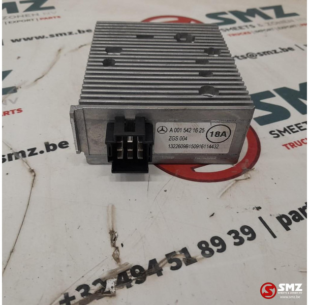 Mercedes-Benz Occ omvormer 24-12V 18A Mercedes - Linh kiện điện cho Xe tải: hình 1 Mercedes-Benz Occ omvormer 24-12V 18A Mercedes - Linh kiện điện cho Xe tải: hình 1
