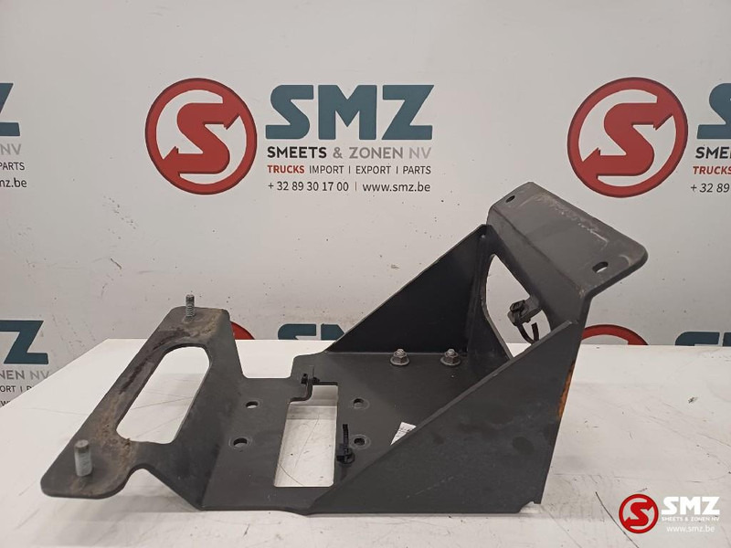 Volvo Occ spatbordsteun vooras rechtsachter Volvo - Thân xe và ngoại thất cho Xe tải: hình 5 Volvo Occ spatbordsteun vooras rechtsachter Volvo - Thân xe và ngoại thất cho Xe tải: hình 5