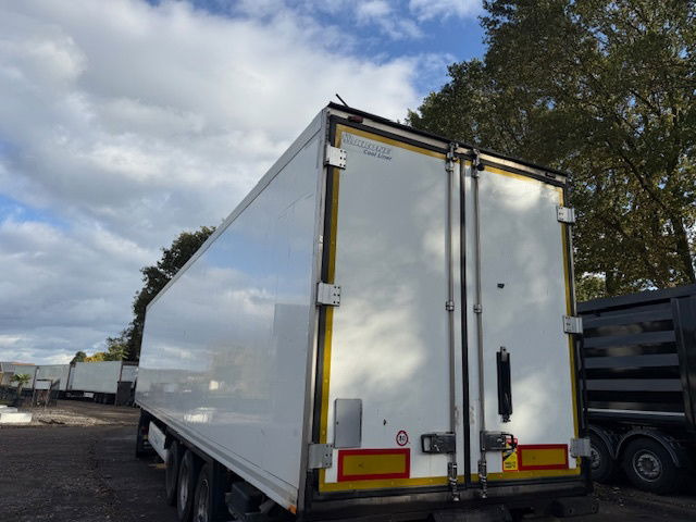 Krone Laadklep APK - Sơ mi rơ moóc hộp kín: hình 2 Krone Laadklep APK - Sơ mi rơ moóc hộp kín: hình 2