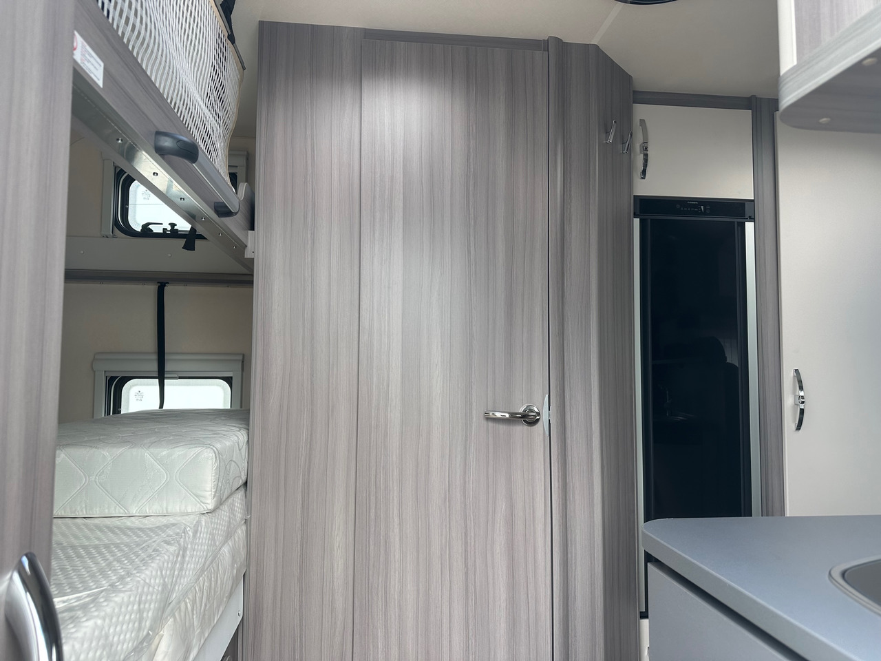 Hobby Optima T65 HKM Ontour 2024 - Xe cắm trại bán tích hợp: hình 5 Hobby Optima T65 HKM Ontour 2024 - Xe cắm trại bán tích hợp: hình 5