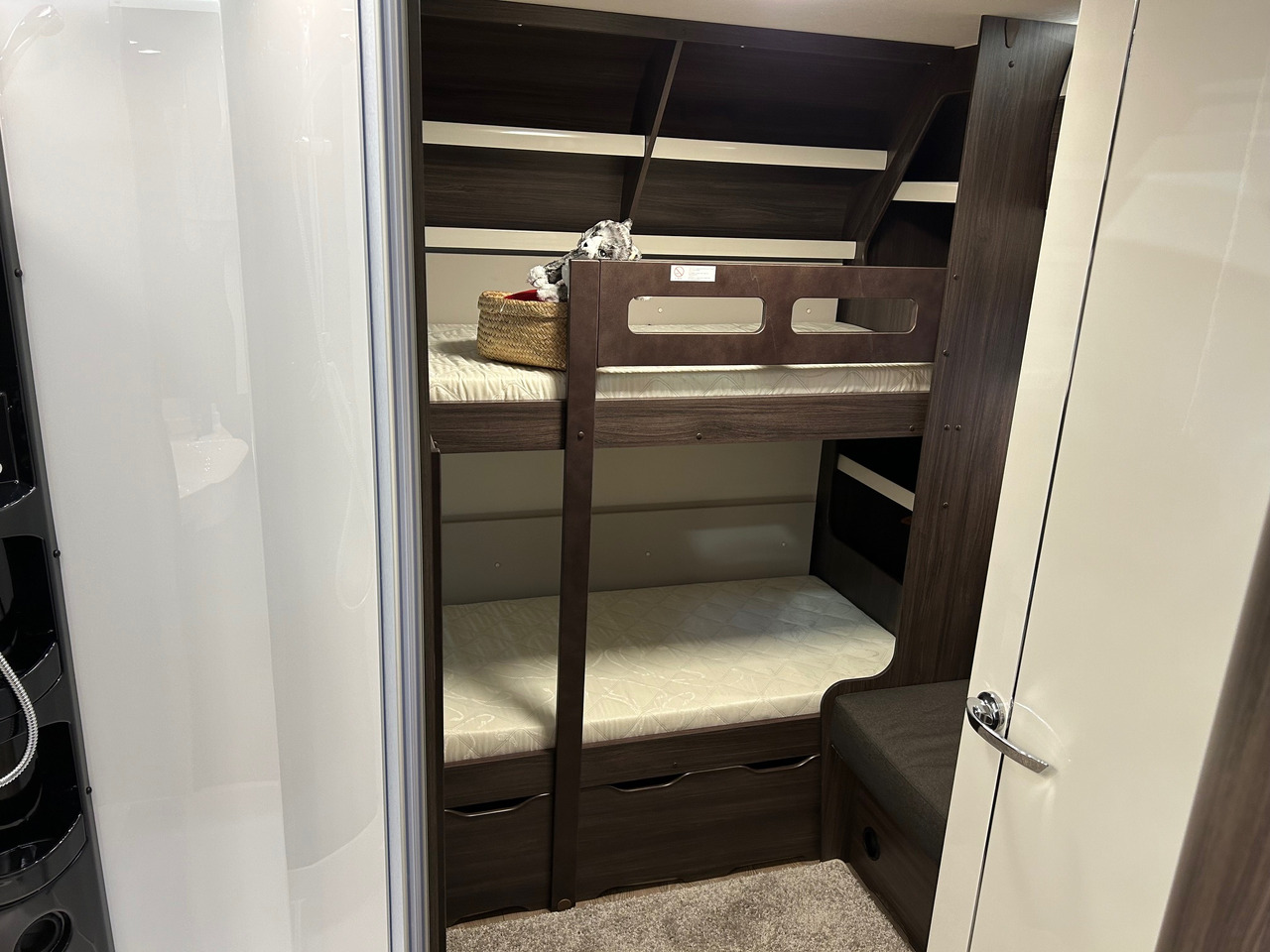 Hobby PRESTIGE 720 KWFU - Rơ moóc kiểu caravan: hình 3 Hobby PRESTIGE 720 KWFU - Rơ moóc kiểu caravan: hình 3