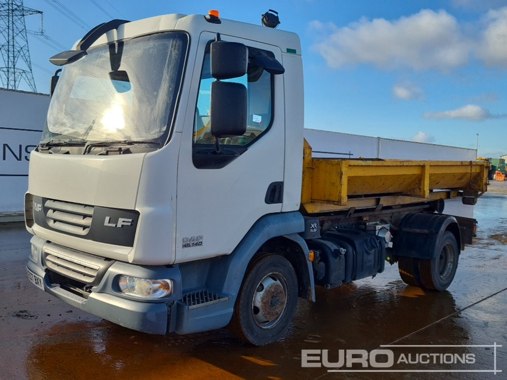 2007 DAF LF45.140 - Xe tải nâng móc: hình 1 2007 DAF LF45.140 - Xe tải nâng móc: hình 1