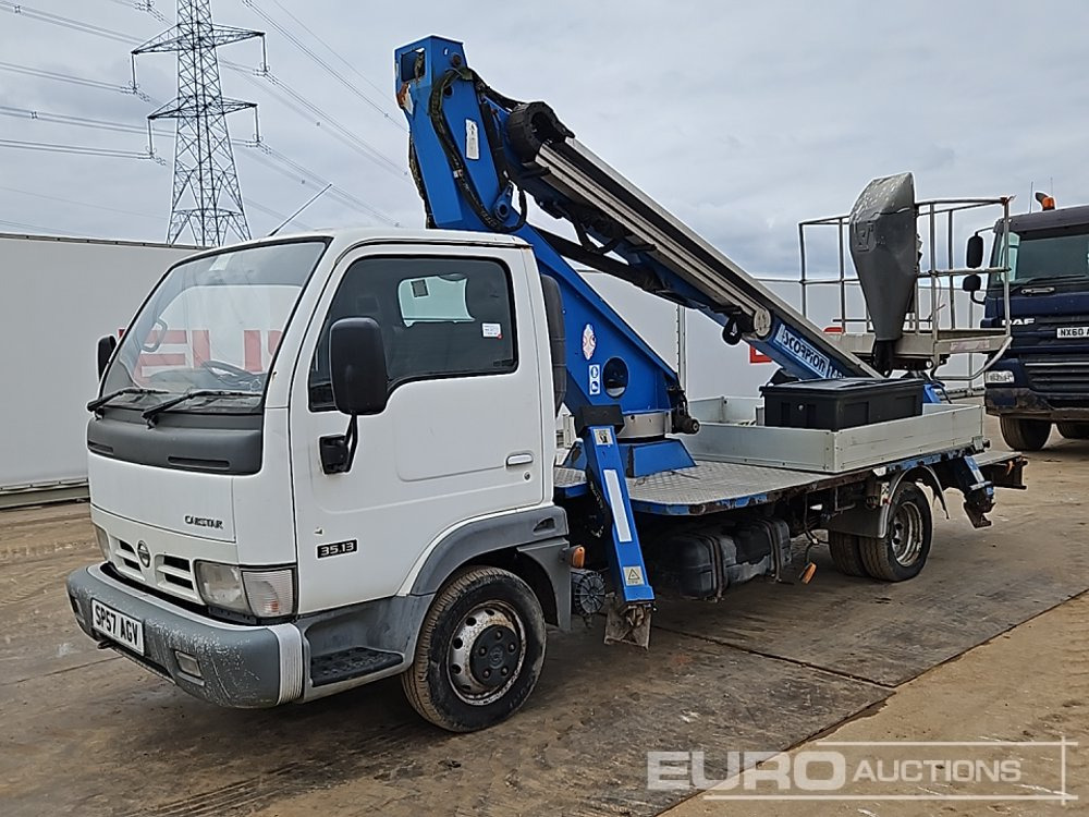 2007 Nissan Cabstar 35.13 - Nền bục trên không gắn trên xe tải: hình 1 2007 Nissan Cabstar 35.13 - Nền bục trên không gắn trên xe tải: hình 1
