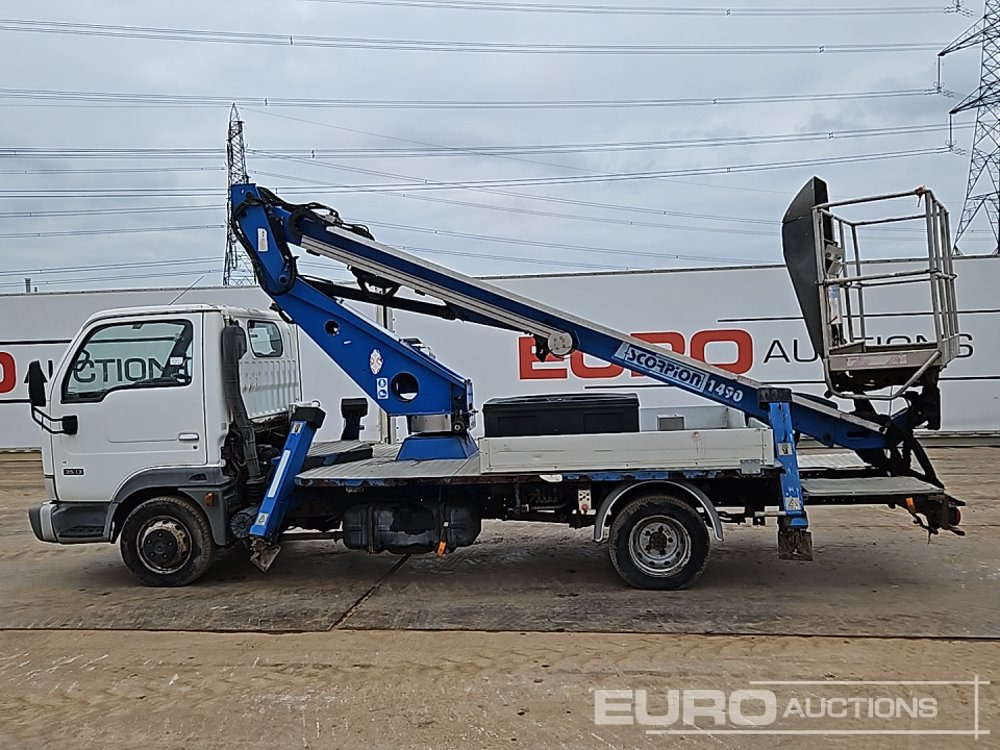 2007 Nissan Cabstar 35.13 - Nền bục trên không gắn trên xe tải: hình 2 2007 Nissan Cabstar 35.13 - Nền bục trên không gắn trên xe tải: hình 2