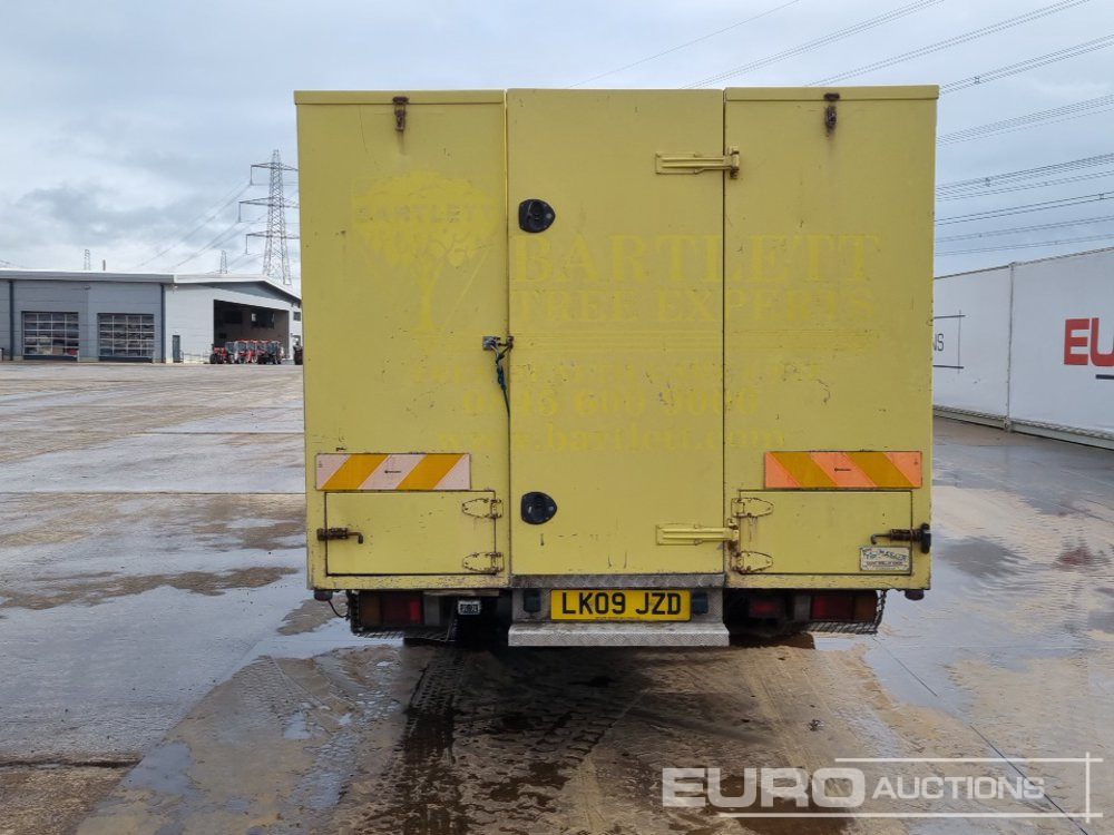 2009 Isuzu NPR-7 - Xe tải hộp: hình 4 2009 Isuzu NPR-7 - Xe tải hộp: hình 4