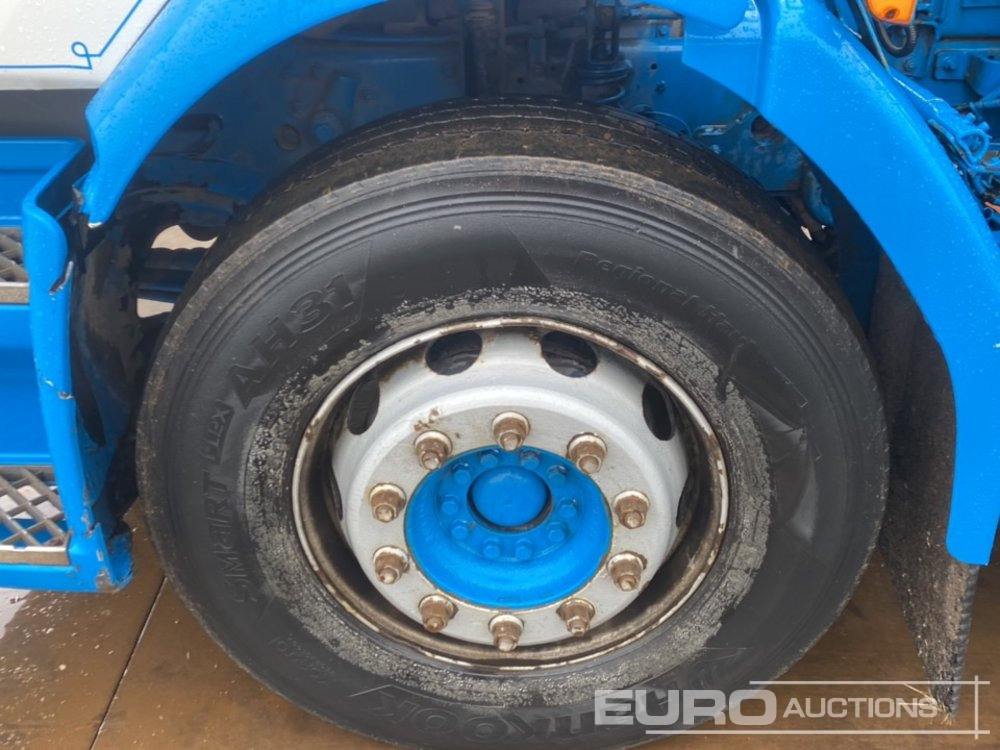 2011 Volvo 4x2 Skip Lorry, Manual Gearbox, A/C - Xe tải chở thùng nhỏ: hình 5 2011 Volvo 4x2 Skip Lorry, Manual Gearbox, A/C - Xe tải chở thùng nhỏ: hình 5
