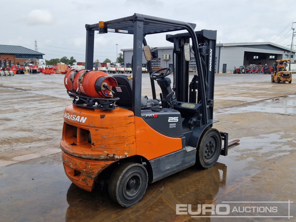 2012 Doosan G25E-5 - Xe nâng: hình 5 2012 Doosan G25E-5 - Xe nâng: hình 5