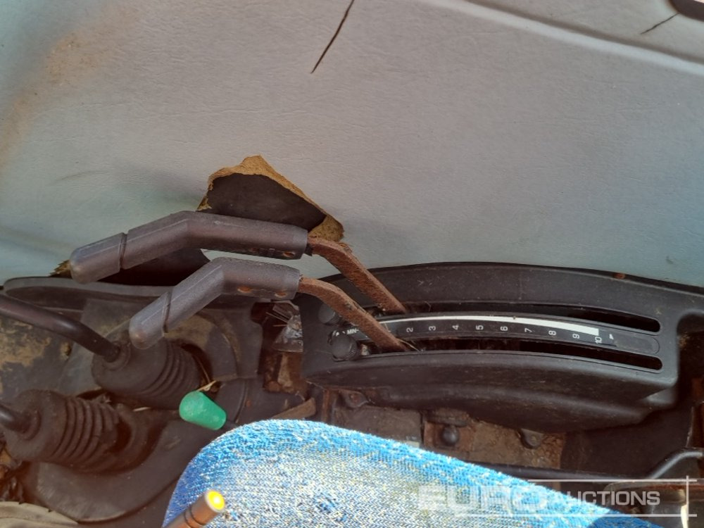 Máy cày 2012 New Holland 2WD Tractor, Spool Valve (No Drive): hình 31