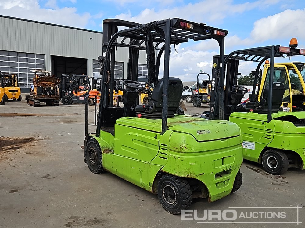 2013 Clark GEX30 - Xe nâng: hình 3 2013 Clark GEX30 - Xe nâng: hình 3