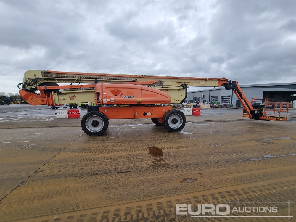 Xe nâng người nhiều khớp nối 2014 JLG 1250AJP: hình 6
