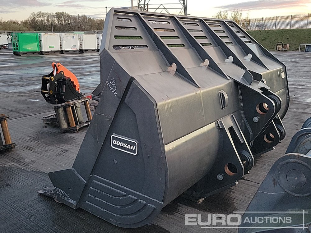 2015 Doosan 132" Loading Bucket to suit Wheeled Loader - Gầu: hình 3 2015 Doosan 132" Loading Bucket to suit Wheeled Loader - Gầu: hình 3