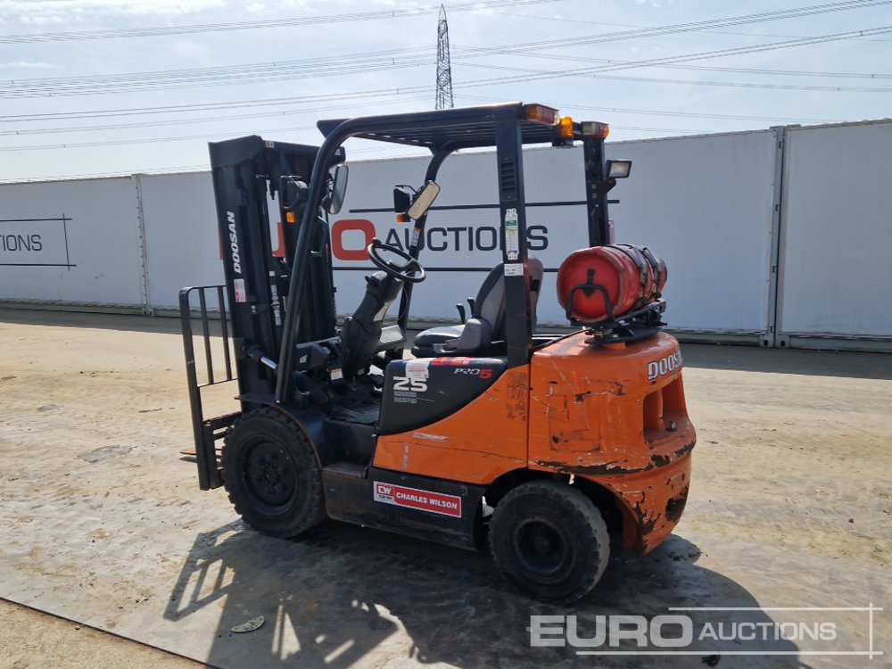 2017 Doosan G25E-5 - Xe nâng: hình 3 2017 Doosan G25E-5 - Xe nâng: hình 3