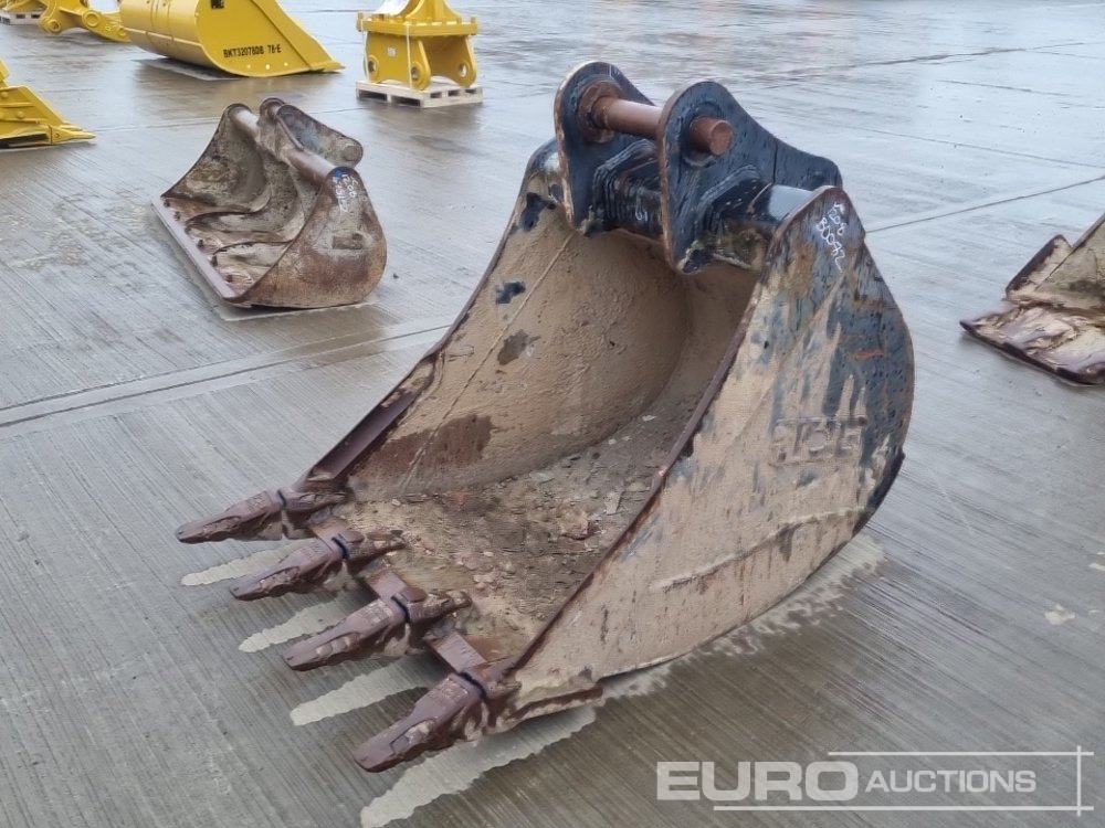 2018 JCB 34" Digging Bucket 65mm Pin to suit 13 Ton Excavator - Gầu: hình 1 2018 JCB 34" Digging Bucket 65mm Pin to suit 13 Ton Excavator - Gầu: hình 1