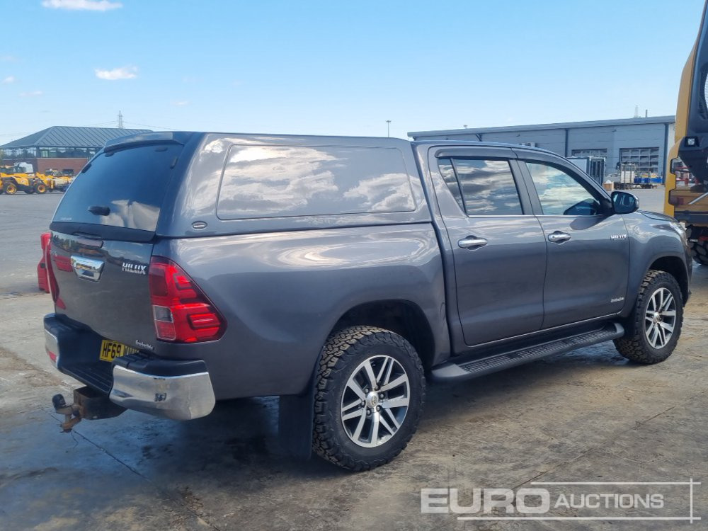 2019 Toyota Hilux Invincible X - Xe bán tải: hình 5 2019 Toyota Hilux Invincible X - Xe bán tải: hình 5