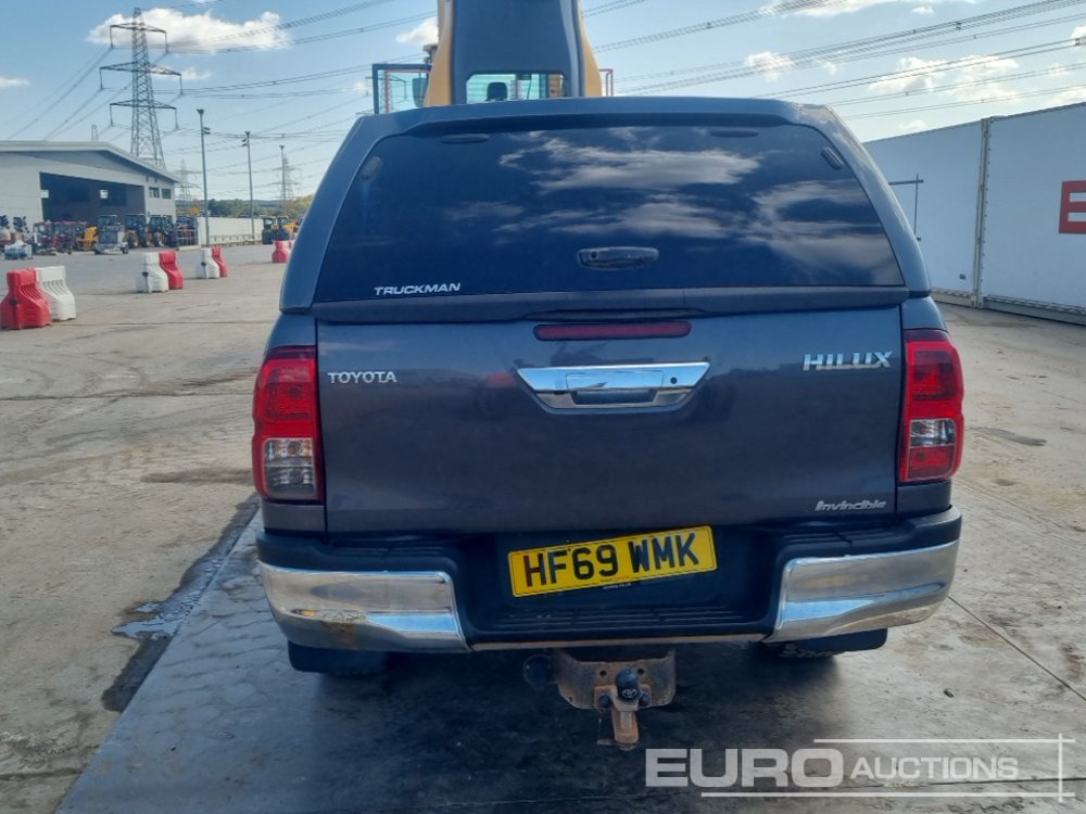 2019 Toyota Hilux Invincible X - Xe bán tải: hình 4 2019 Toyota Hilux Invincible X - Xe bán tải: hình 4
