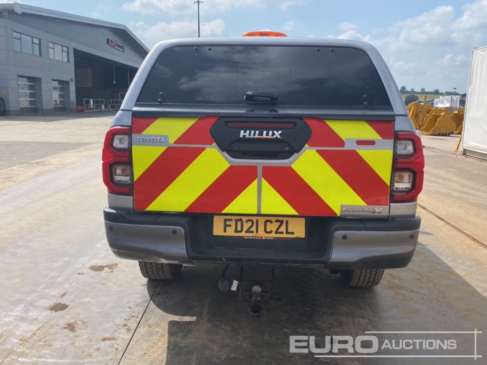 2021 Toyota Hilux Invincible X - Xe bán tải: hình 4 2021 Toyota Hilux Invincible X - Xe bán tải: hình 4